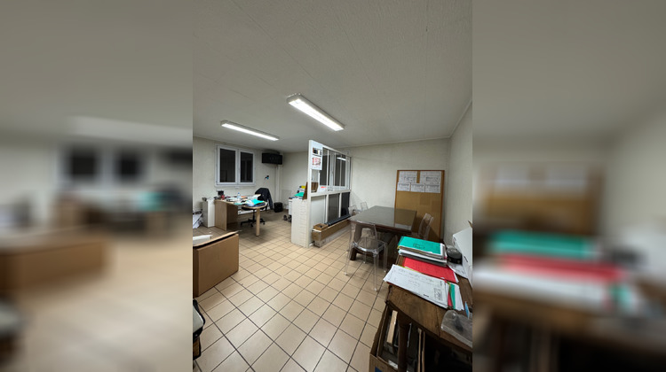 Ma-Cabane - Location Local commercial Saint-Clément, 360 m²