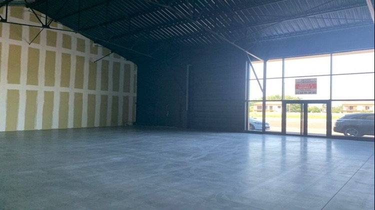 Ma-Cabane - Location Local commercial SAINT-CYPRIEN, 220 m²