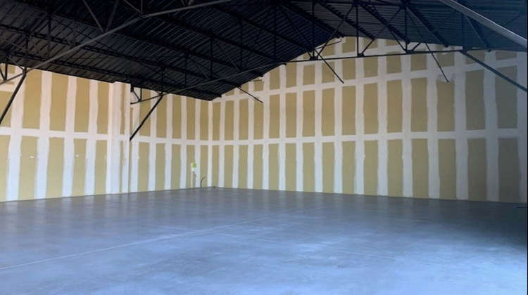 Ma-Cabane - Location Local commercial SAINT-CYPRIEN, 220 m²