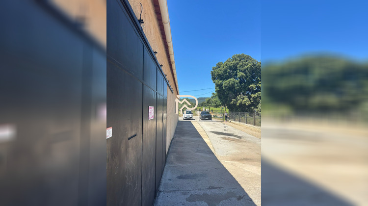 Ma-Cabane - Location Local commercial Saint-Cyr-sur-Mer, 462 m²