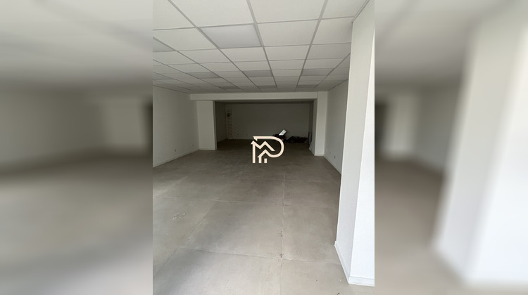 Ma-Cabane - Location Local commercial Saint-Cyr-sur-Mer, 68 m²