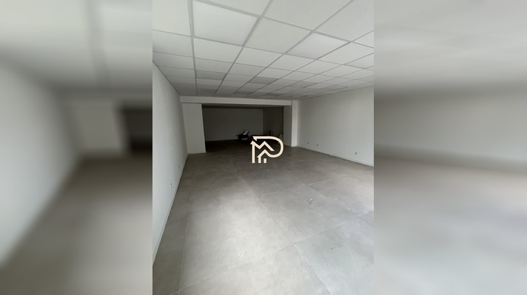 Ma-Cabane - Location Local commercial Saint-Cyr-sur-Mer, 68 m²