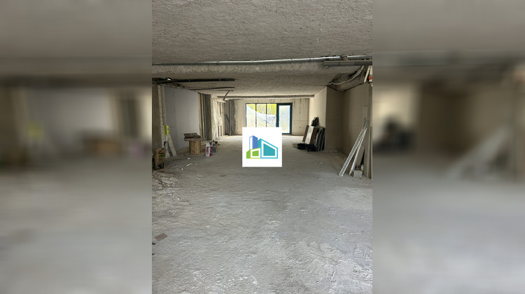 Ma-Cabane - Location Local commercial Saint-Cyr-sur-Mer, 145 m²