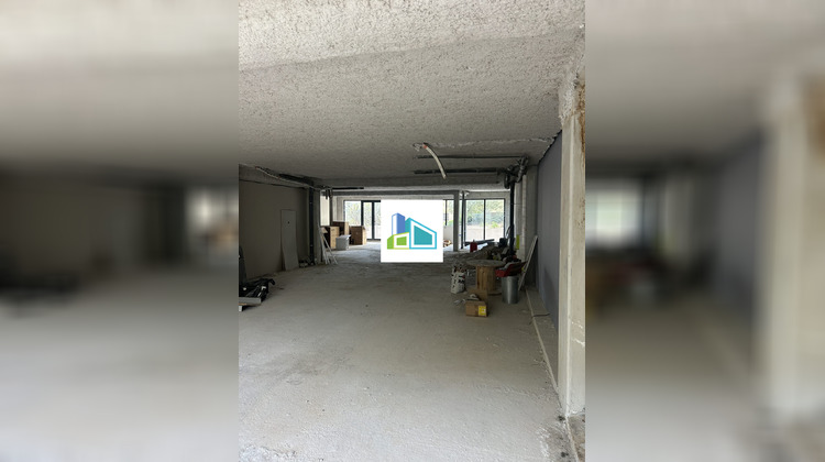 Ma-Cabane - Location Local commercial Saint-Cyr-sur-Mer, 145 m²