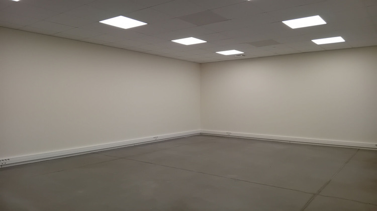 Ma-Cabane - Location Local commercial SAINT-ETIENNE, 84 m²