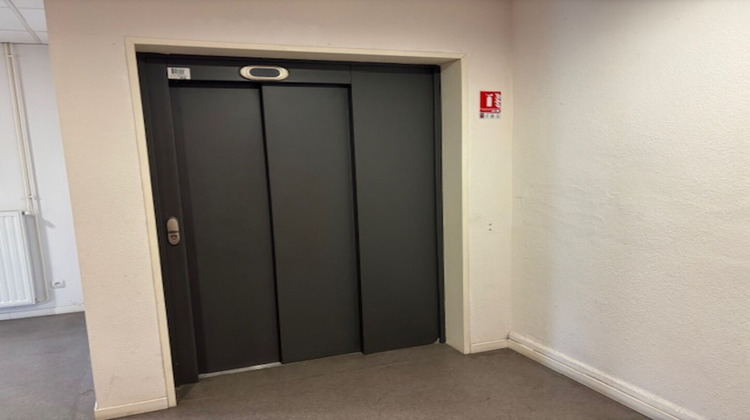 Ma-Cabane - Location Local commercial SAINT-ETIENNE, 635 m²