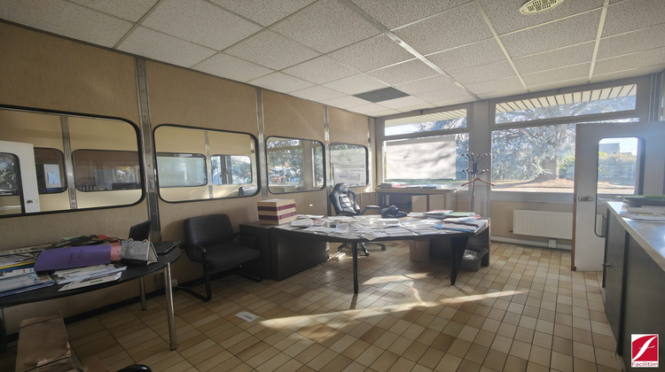 Ma-Cabane - Location Local commercial Saint-Fargeau-Ponthierry, 1792 m²