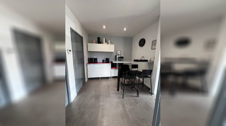 Ma-Cabane - Location Local commercial Saint-Genest-Lerpt, 80 m²