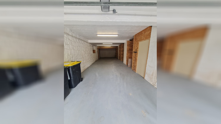 Ma-Cabane - Location Local commercial Saint-Genest-Lerpt, 70 m²