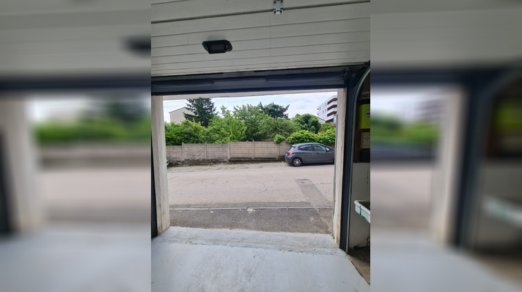 Ma-Cabane - Location Local commercial Saint-Genest-Lerpt, 70 m²