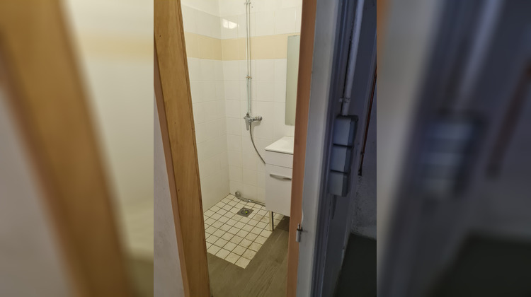 Ma-Cabane - Location Local commercial Saint-Genest-Lerpt, 70 m²