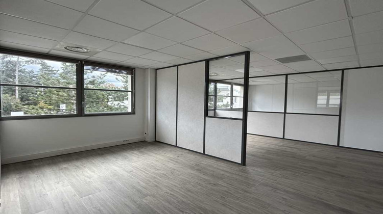Ma-Cabane - Location Local commercial SAINT GENIS LAVAL, 182 m²