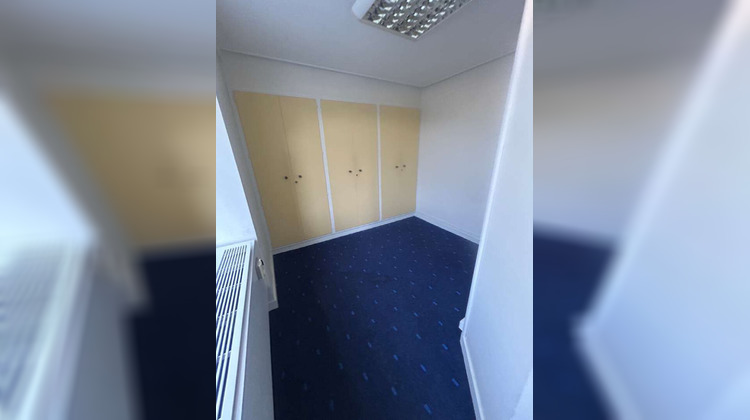 Ma-Cabane - Location Local commercial SAINT-GENIS-LAVAL, 68 m²