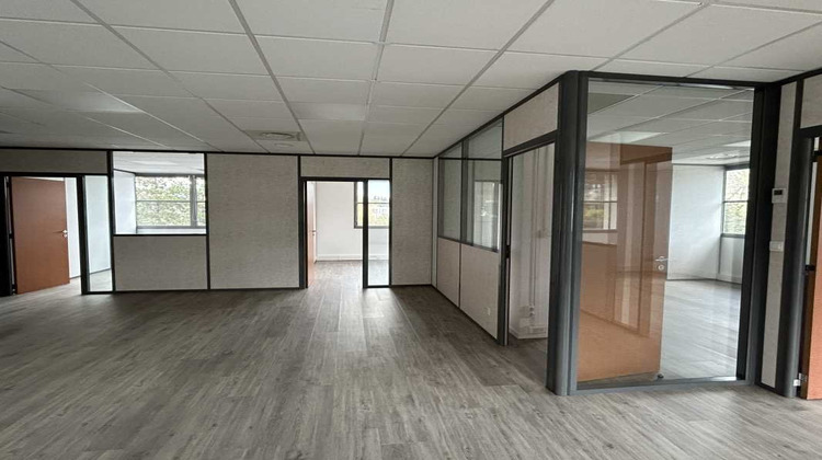 Ma-Cabane - Location Local commercial SAINT GENIS LAVAL, 182 m²