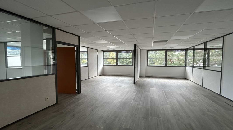 Ma-Cabane - Location Local commercial SAINT GENIS LAVAL, 182 m²