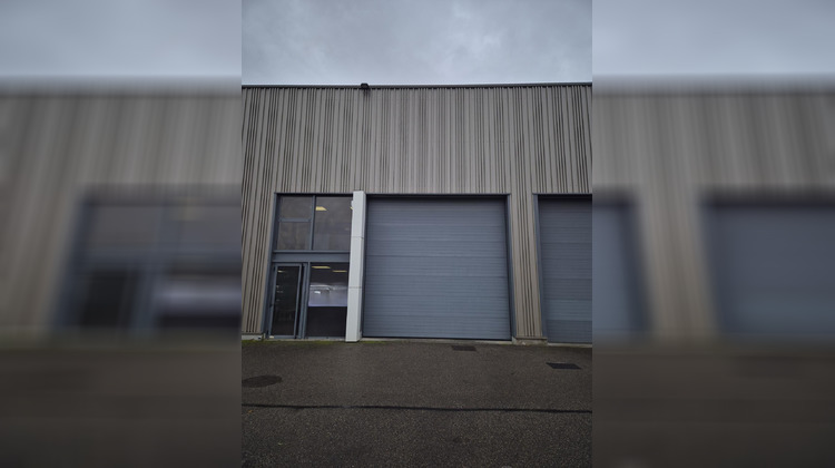 Ma-Cabane - Location Local commercial Saint-Genis-les-Ollieres, 180 m²