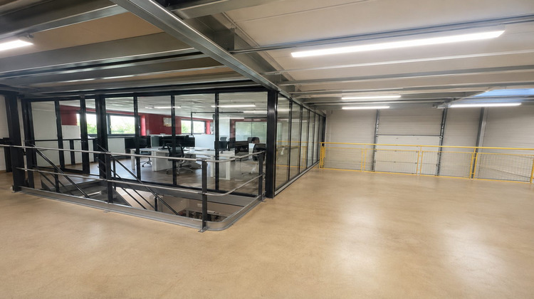 Ma-Cabane - Location Local commercial Saint-Genis-les-Ollières, 740 m²