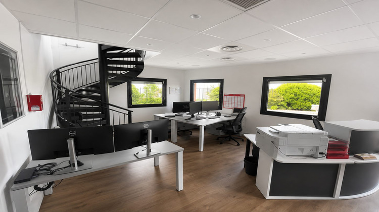 Ma-Cabane - Location Local commercial Saint-Genis-les-Ollières, 740 m²