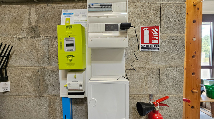 Ma-Cabane - Location Local commercial SAINT-GENIX-SUR-GUIERS, 200 m²