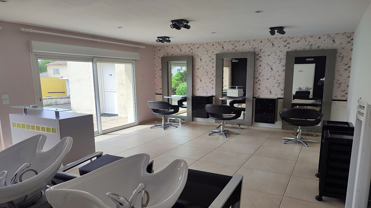 Ma-Cabane - Location Local commercial Saint-Germain-de-Lusignan, 27 m²