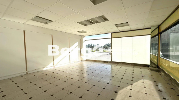 Ma-Cabane - Location Local commercial Saint-Jeannet, 415 m²