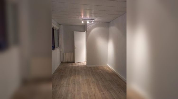 Ma-Cabane - Location Local commercial Saint-laurent-de-mure, 18 m²