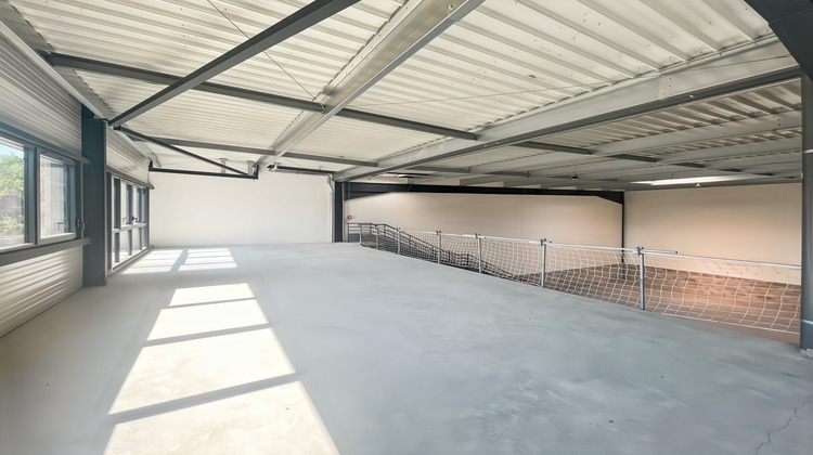 Ma-Cabane - Location Local commercial Saint-Laurent-de-Mure, 367 m²