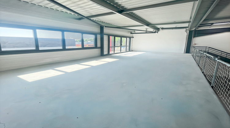 Ma-Cabane - Location Local commercial Saint-Laurent-de-Mure, 367 m²