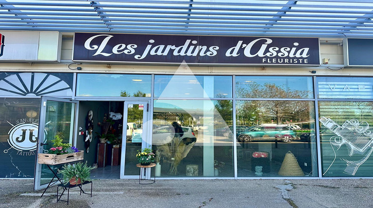 Ma-Cabane - Location Local commercial SAINT-LAURENT-DES-ARBRES, 60 m²