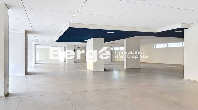 Ma-Cabane - Location Local commercial Saint-Laurent-du-Var, 394 m²