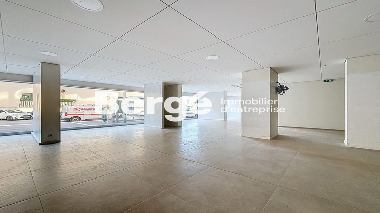 Ma-Cabane - Location Local commercial Saint-Laurent-du-Var, 394 m²