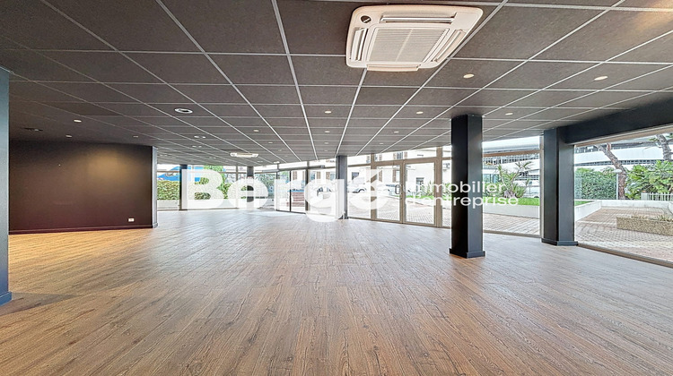 Ma-Cabane - Location Local commercial Saint-Laurent-du-Var, 800 m²