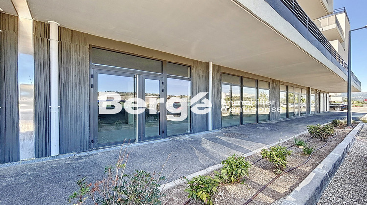 Ma-Cabane - Location Local commercial Saint-Laurent-du-Var, 140 m²