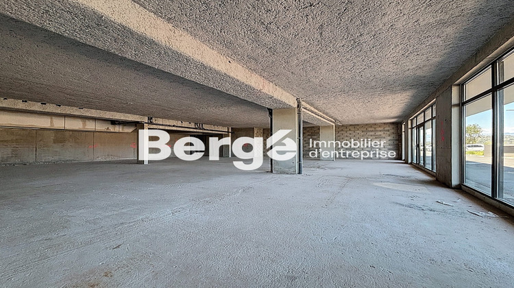 Ma-Cabane - Location Local commercial Saint-Laurent-du-Var, 140 m²