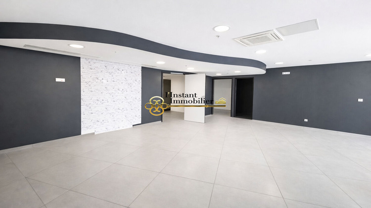 Ma-Cabane - Location Local commercial SAINT-MARTIN-DES-CHAMPS, 100 m²