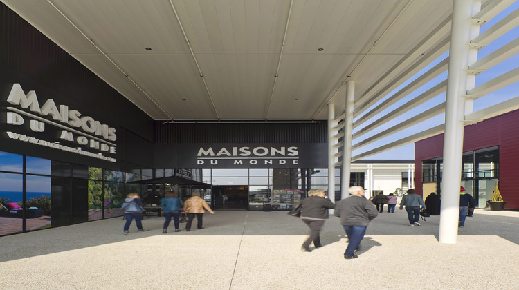 Ma-Cabane - Location Local commercial Saint-Maximin, 1494 m²