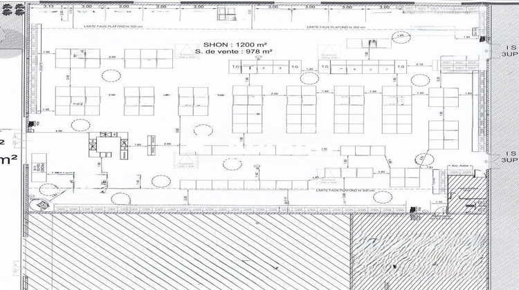 Ma-Cabane - Location Local commercial Saint-Maximin, 1142 m²