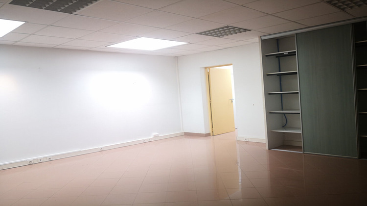 Ma-Cabane - Location Local commercial SAINT-MAXIMIN-LA-SAINTE-BAUME, 80 m²