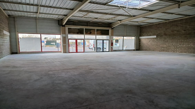 Ma-Cabane - Location Local commercial Saint-Memmie, 700 m²