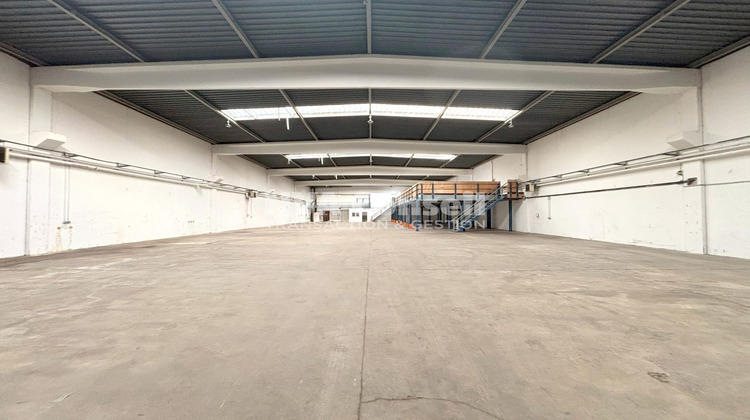 Ma-Cabane - Location Local commercial Saint-Ouen-l'Aumône, 2400 m²