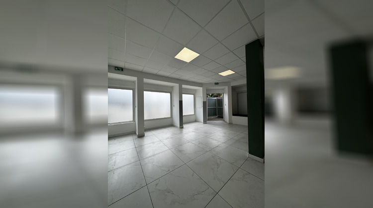 Ma-Cabane - Location Local commercial Saint-Pierre, 100 m²