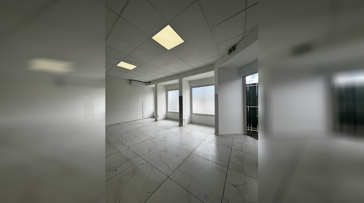 Ma-Cabane - Location Local commercial Saint-Pierre, 100 m²