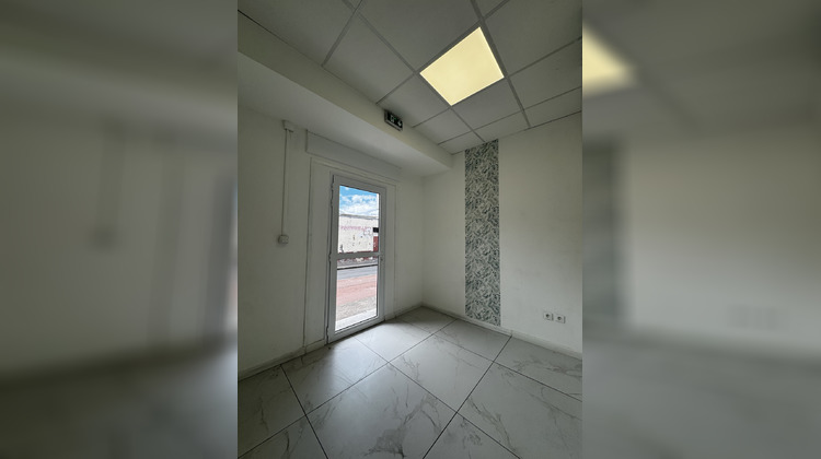 Ma-Cabane - Location Local commercial Saint-Pierre, 100 m²