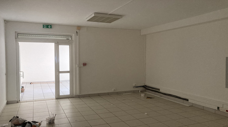 Ma-Cabane - Location Local commercial Saint-Pierre, 220 m²