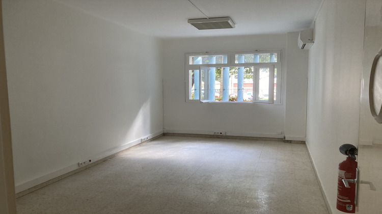 Ma-Cabane - Location Local commercial Saint-Pierre, 220 m²