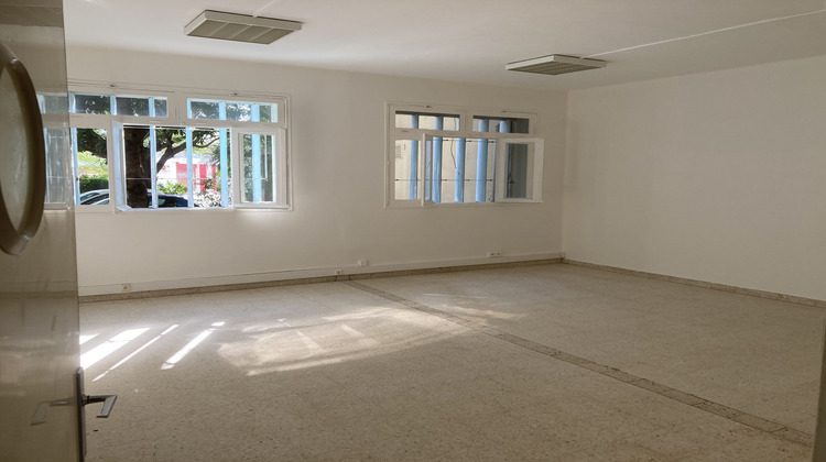 Ma-Cabane - Location Local commercial Saint-Pierre, 220 m²