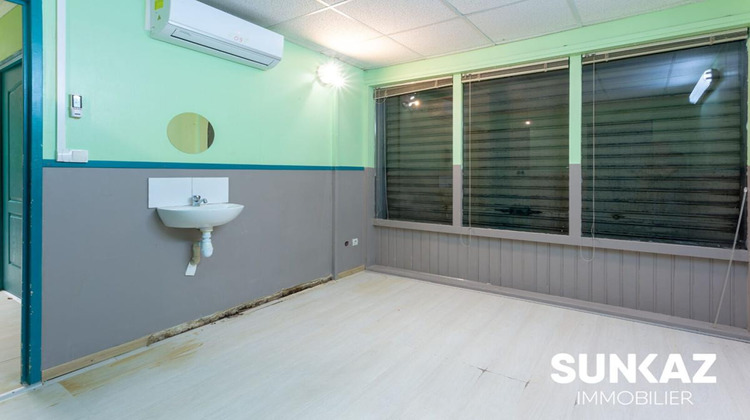 Ma-Cabane - Location Local commercial SAINT PIERRE, 200 m²