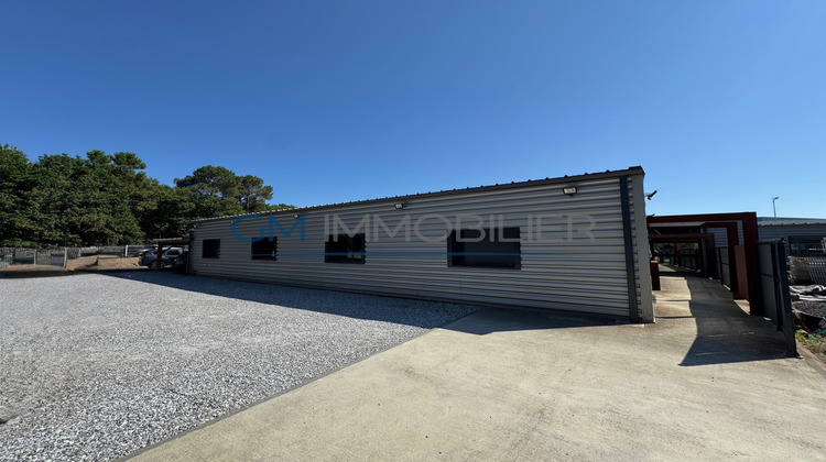 Ma-Cabane - Location Local commercial Saint-Pierre-du-Mont, 15 m²