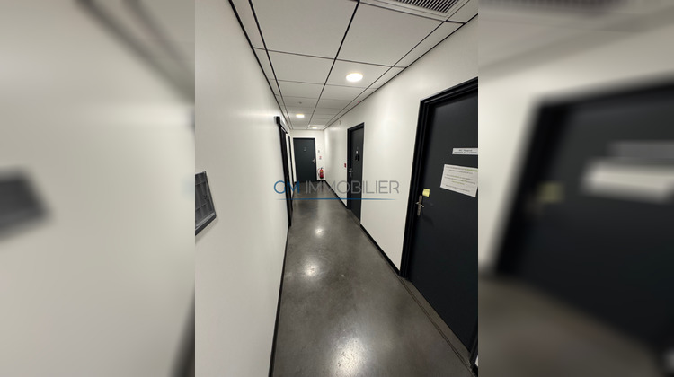 Ma-Cabane - Location Local commercial Saint-Pierre-du-Mont, 15 m²