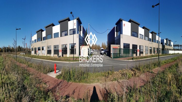 Ma-Cabane - Location Local commercial Saint-Pierre-du-Perray, 360 m²